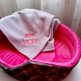 szary koc dla psa z różowym imieniem vicky sweetapaszka.pl